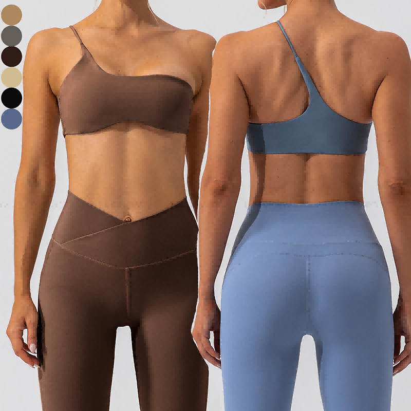 Un soutien-gorge sport à lacets